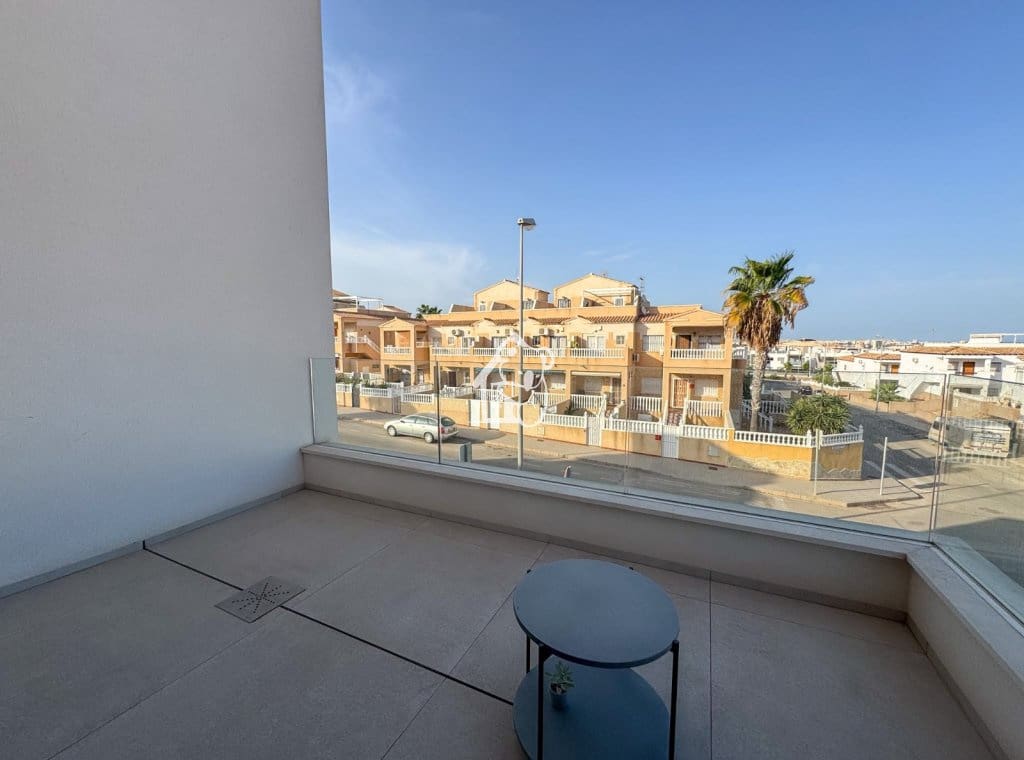 2 bedroom Villa for rent in La Florida with pool garage - € 2,300 (Ref: 10061083)