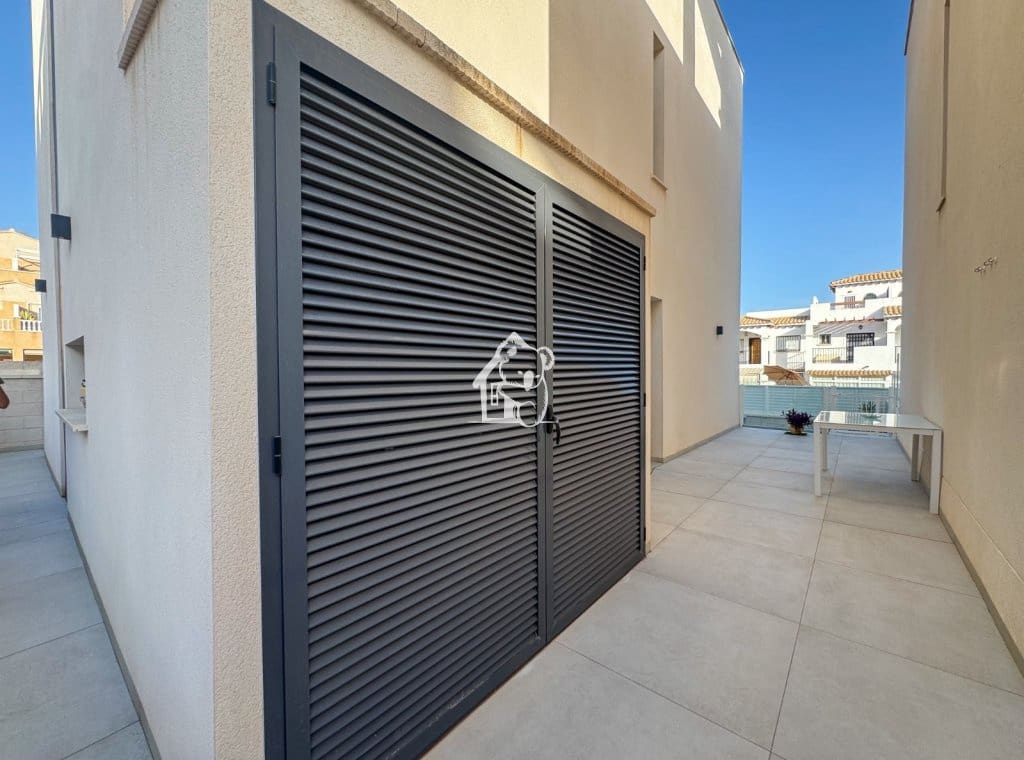 2 bedroom Villa for rent in La Florida with pool garage - € 2,300 (Ref: 10061083)