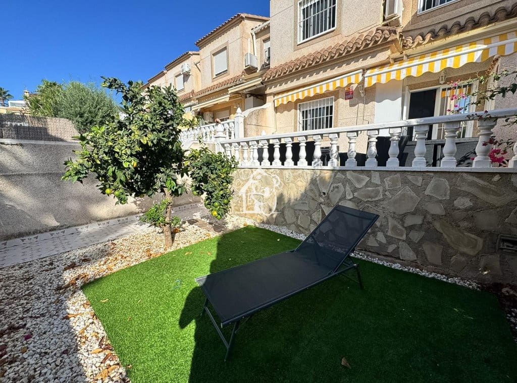 3 soverom Hus til leie i Villamartin med svømmebasseng garasje - € 1 250 (Ref: 10063528)