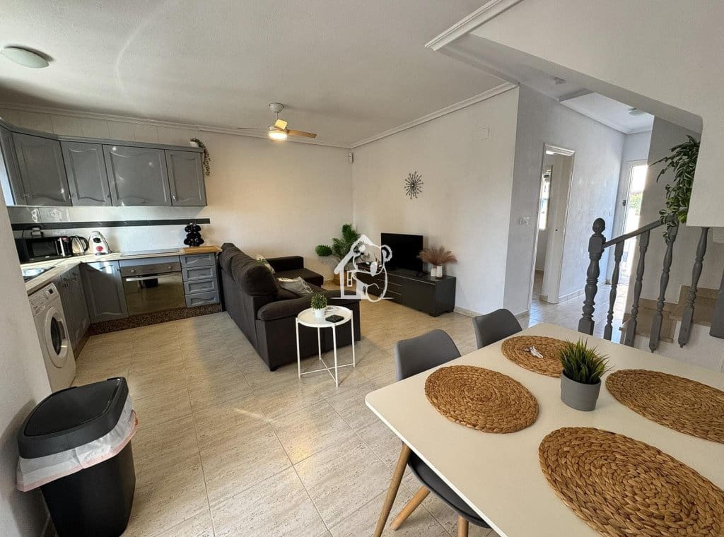 3 soverom Hus til leie i Villamartin med svømmebasseng garasje - € 1 250 (Ref: 10063528)