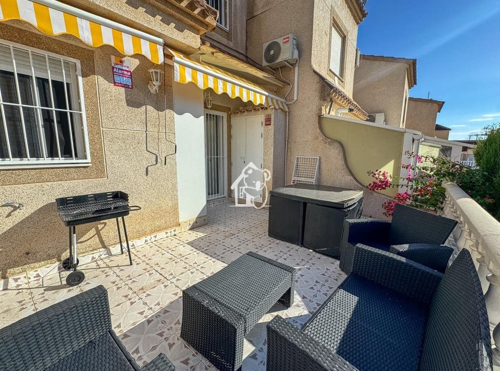 3 soverom Hus til leie i Villamartin med svømmebasseng garasje - € 1 250 (Ref: 10063528)