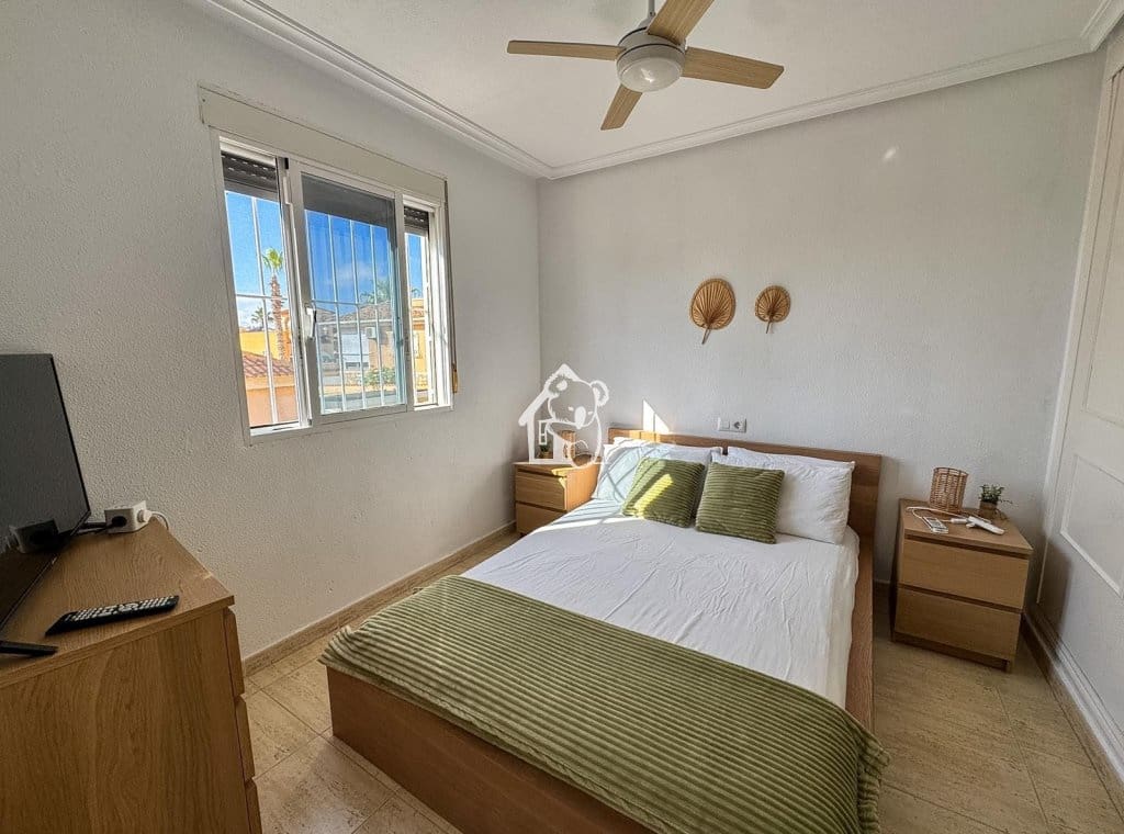 3 soverom Hus til leie i Villamartin med svømmebasseng garasje - € 1 250 (Ref: 10063528)