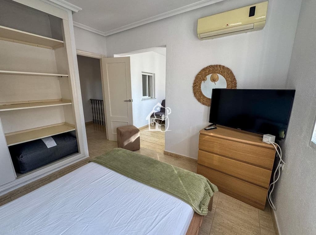 3 soverom Hus til leie i Villamartin med svømmebasseng garasje - € 1 250 (Ref: 10063528)
