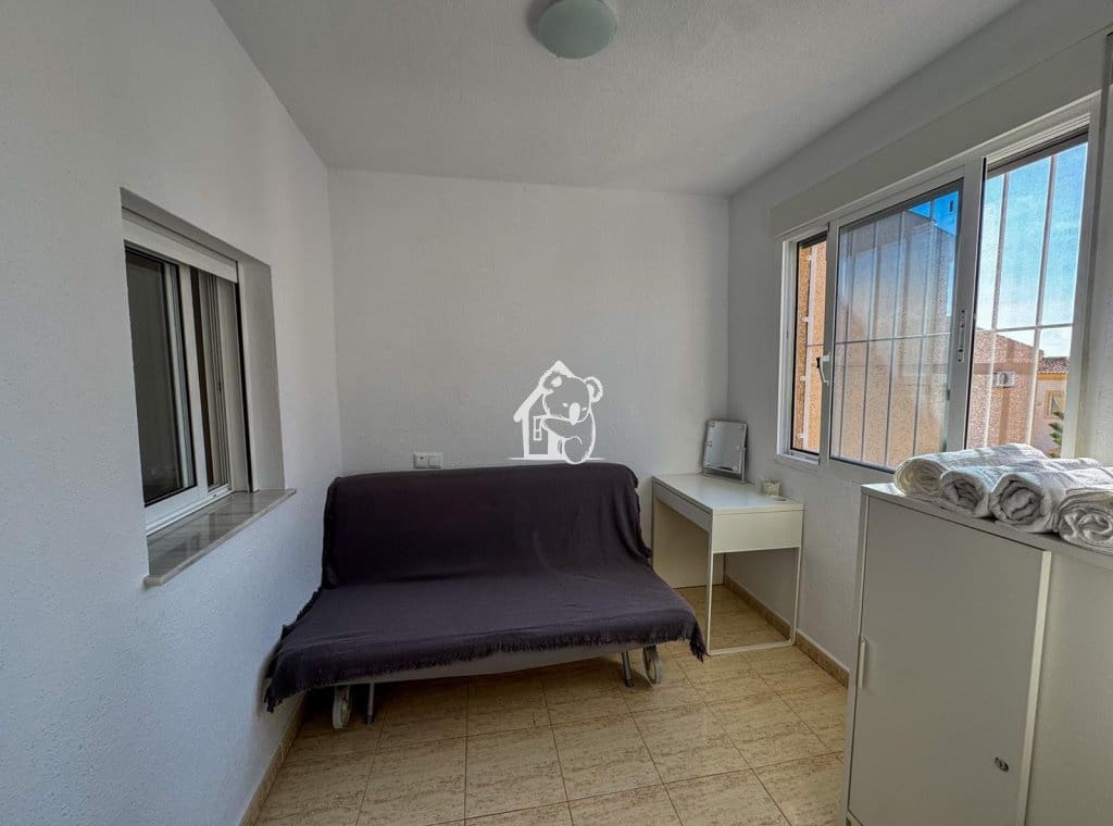3 soverom Hus til leie i Villamartin med svømmebasseng garasje - € 1 250 (Ref: 10063528)