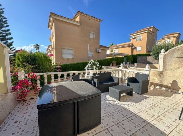 3 soverom Hus til leie i Villamartin, Orihuela med svømmebasseng garasje - € 1 250 (Ref: 10063528)