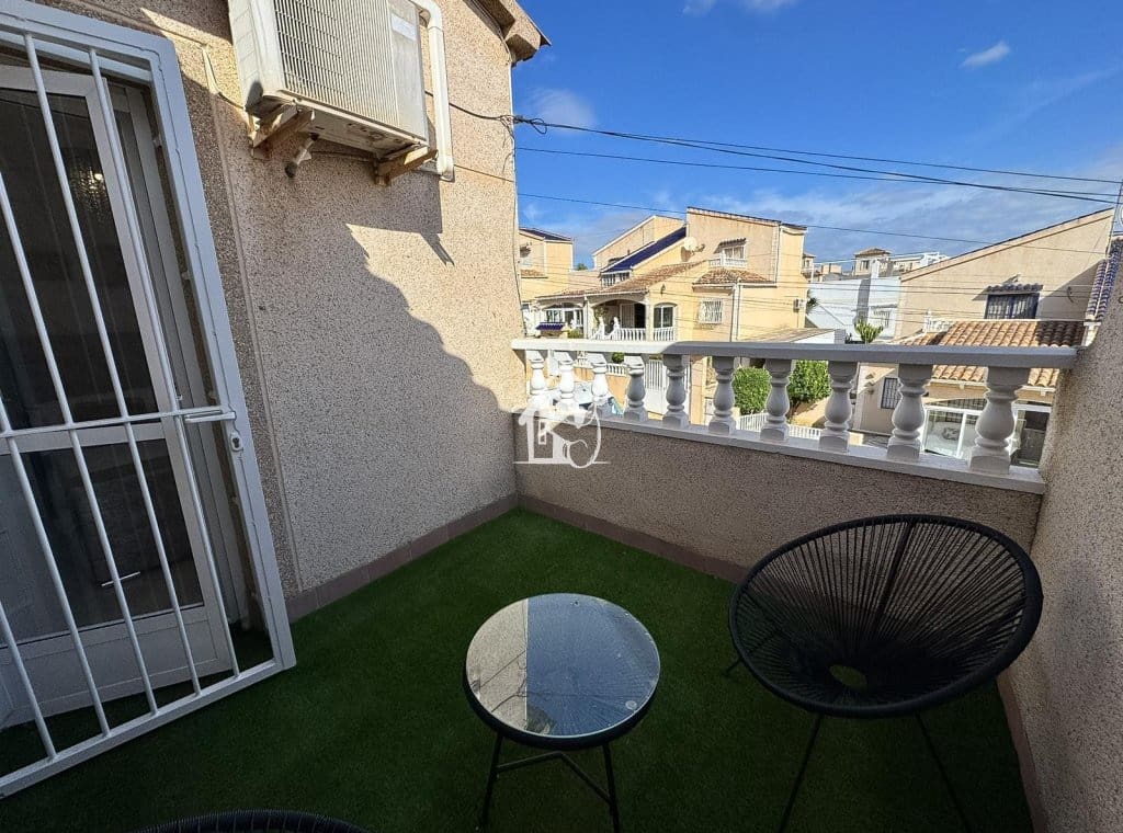 3 soverom Hus til leie i Villamartin med svømmebasseng garasje - € 1 250 (Ref: 10063528)