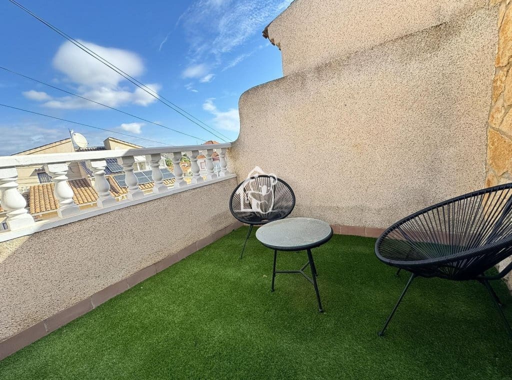 3 soverom Hus til leie i Villamartin med svømmebasseng garasje - € 1 250 (Ref: 10063528)