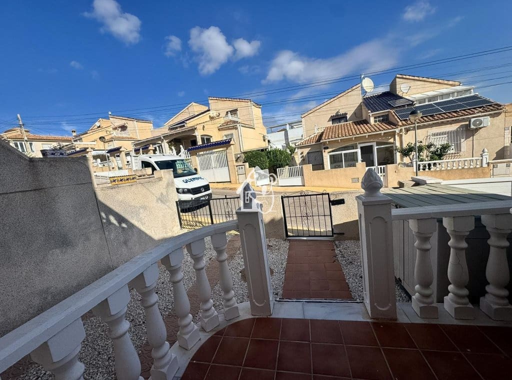 3 soverom Hus til leie i Villamartin med svømmebasseng garasje - € 1 250 (Ref: 10063528)