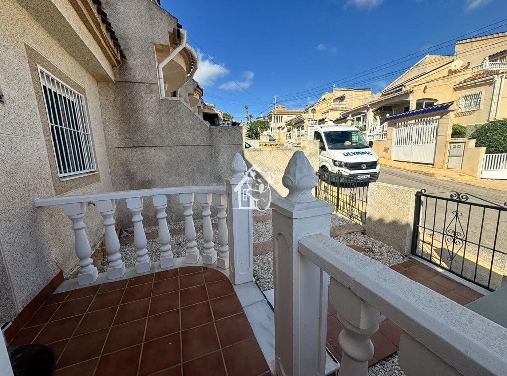 3 soverom Hus til leie i Villamartin med svømmebasseng garasje - € 1 250 (Ref: 10063528)