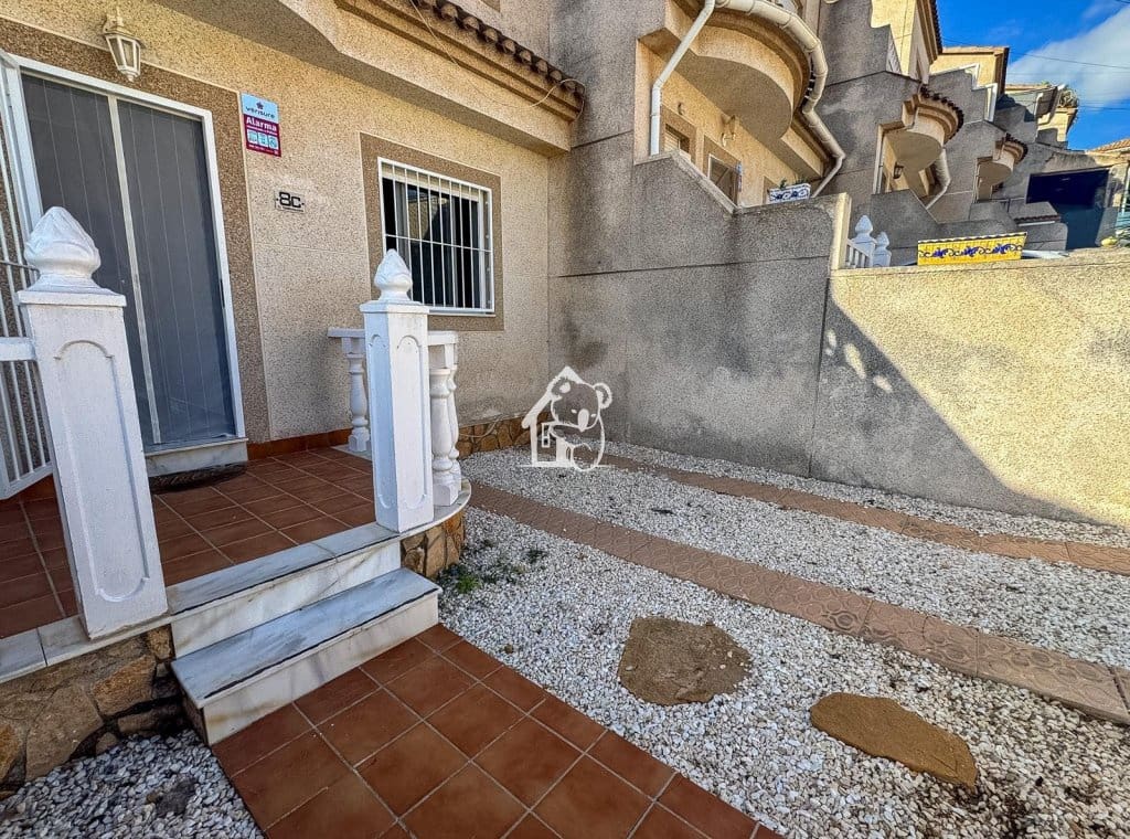 3 soverom Hus til leie i Villamartin med svømmebasseng garasje - € 1 250 (Ref: 10063528)