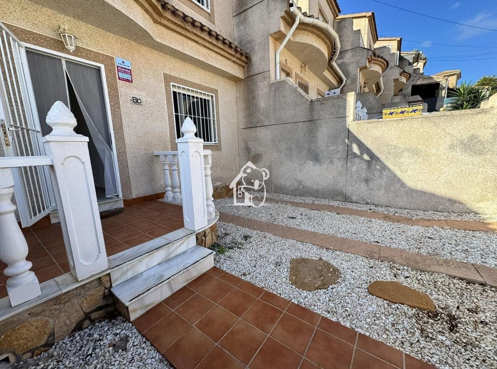 3 soverom Hus til leie i Villamartin med svømmebasseng garasje - € 1 250 (Ref: 10063528)
