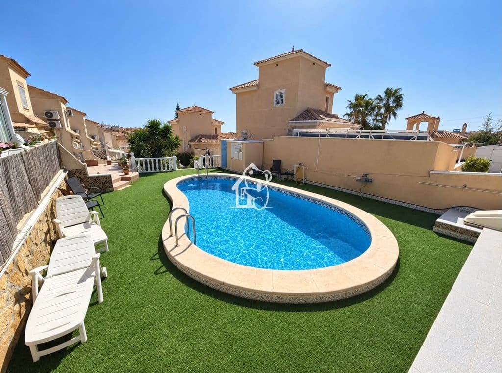 3 soverom Hus til leie i Villamartin med svømmebasseng garasje - € 1 250 (Ref: 10063528)