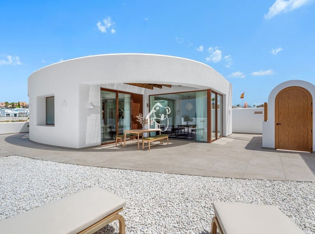 3 soveværelse Villa til salg i Algorfa med swimmingpool garage - € 650.000 (Ref: 10066953)