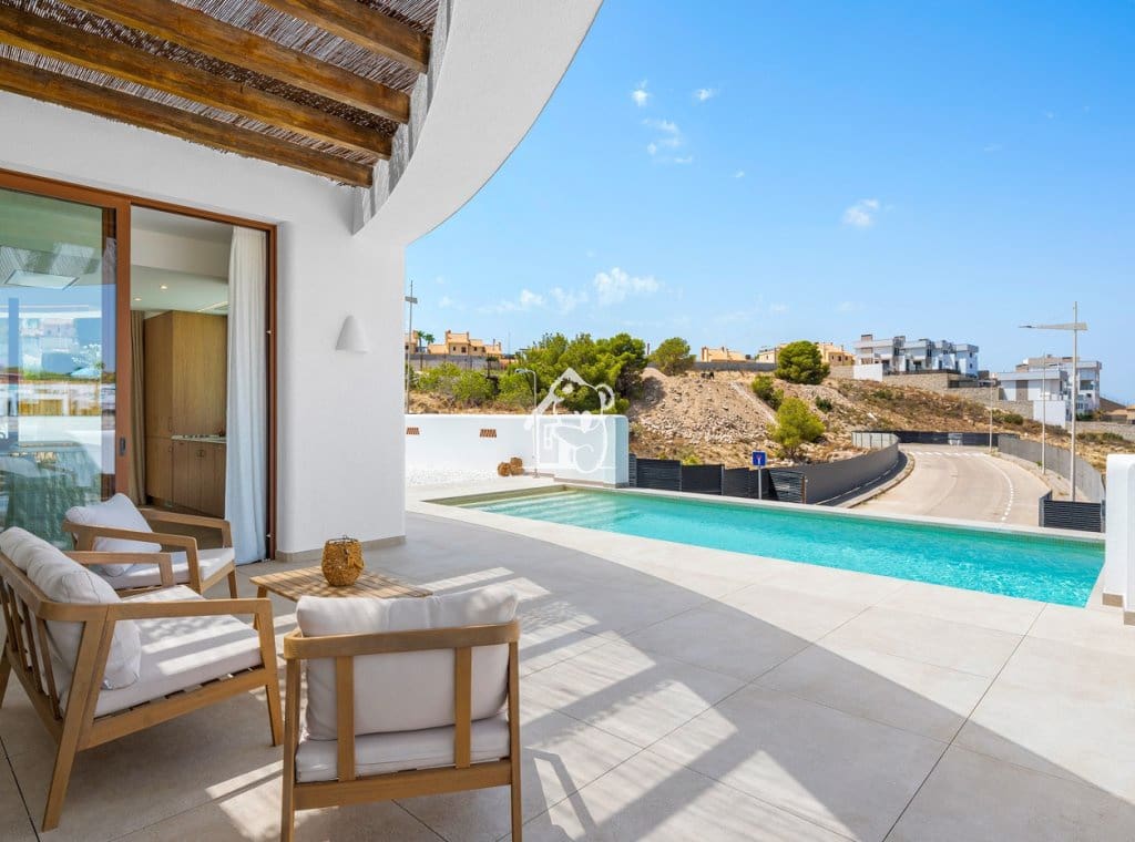 3 soveværelse Villa til salg i Algorfa med swimmingpool garage - € 650.000 (Ref: 10066953)
