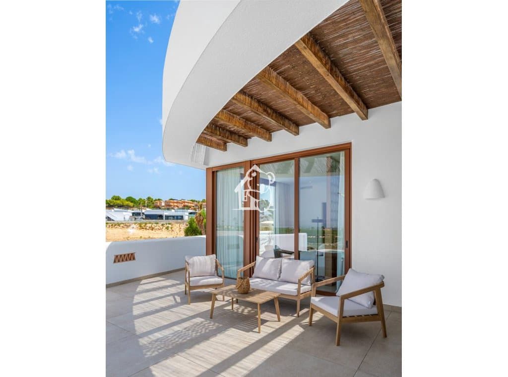 3 soveværelse Villa til salg i Algorfa med swimmingpool garage - € 650.000 (Ref: 10066953)