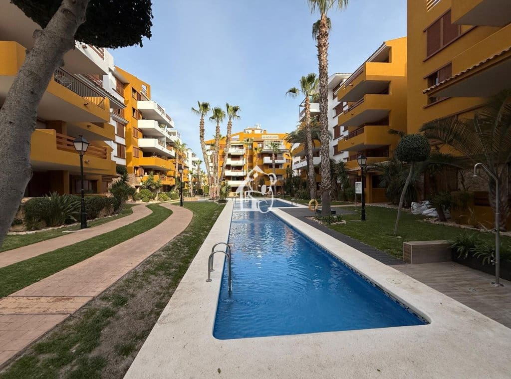 2 Zimmer Apartment zu vermieten in Orihuela Costa mit Pool Garage - 1.300 € (Ref: 10077338)