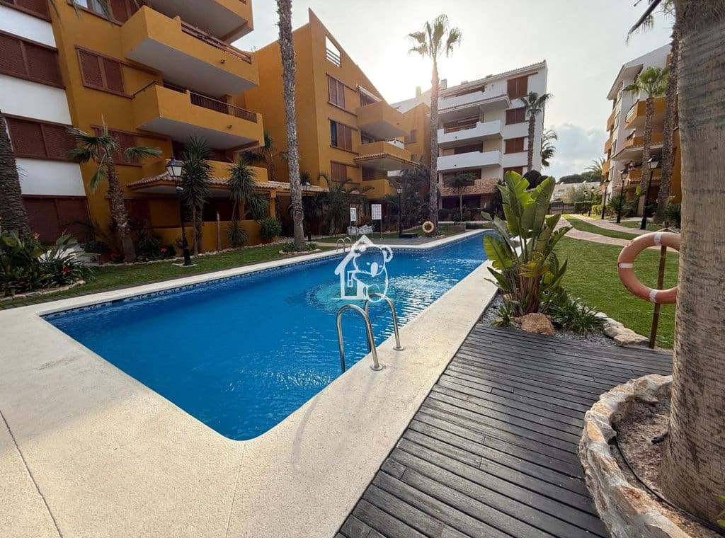 2 Zimmer Apartment zu vermieten in Orihuela Costa mit Pool Garage - 1.300 € (Ref: 10077338)