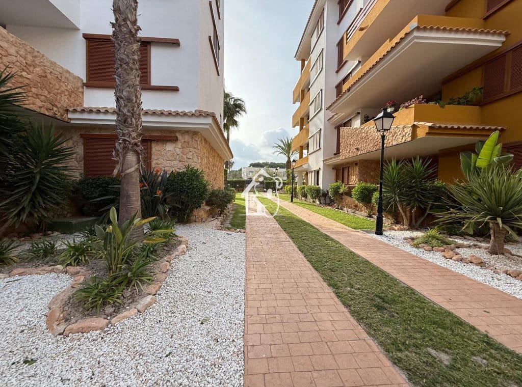 2 Zimmer Apartment zu vermieten in Orihuela Costa mit Pool Garage - 1.300 € (Ref: 10077338)