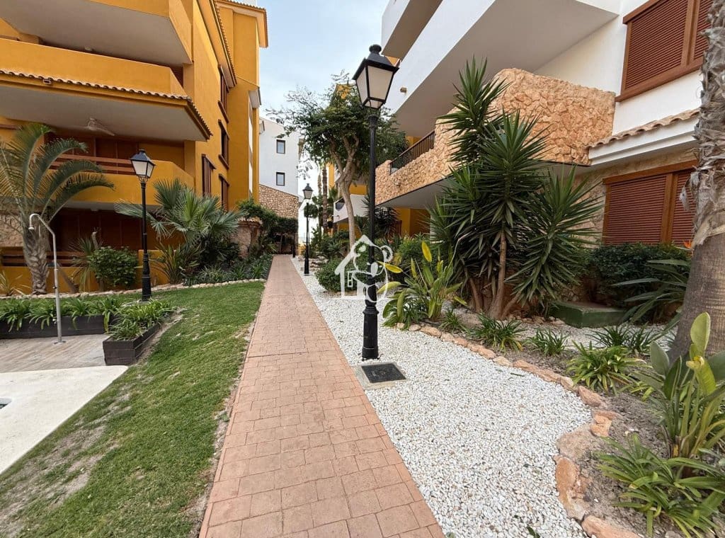 2 Zimmer Apartment zu vermieten in Orihuela Costa mit Pool Garage - 1.300 € (Ref: 10077338)