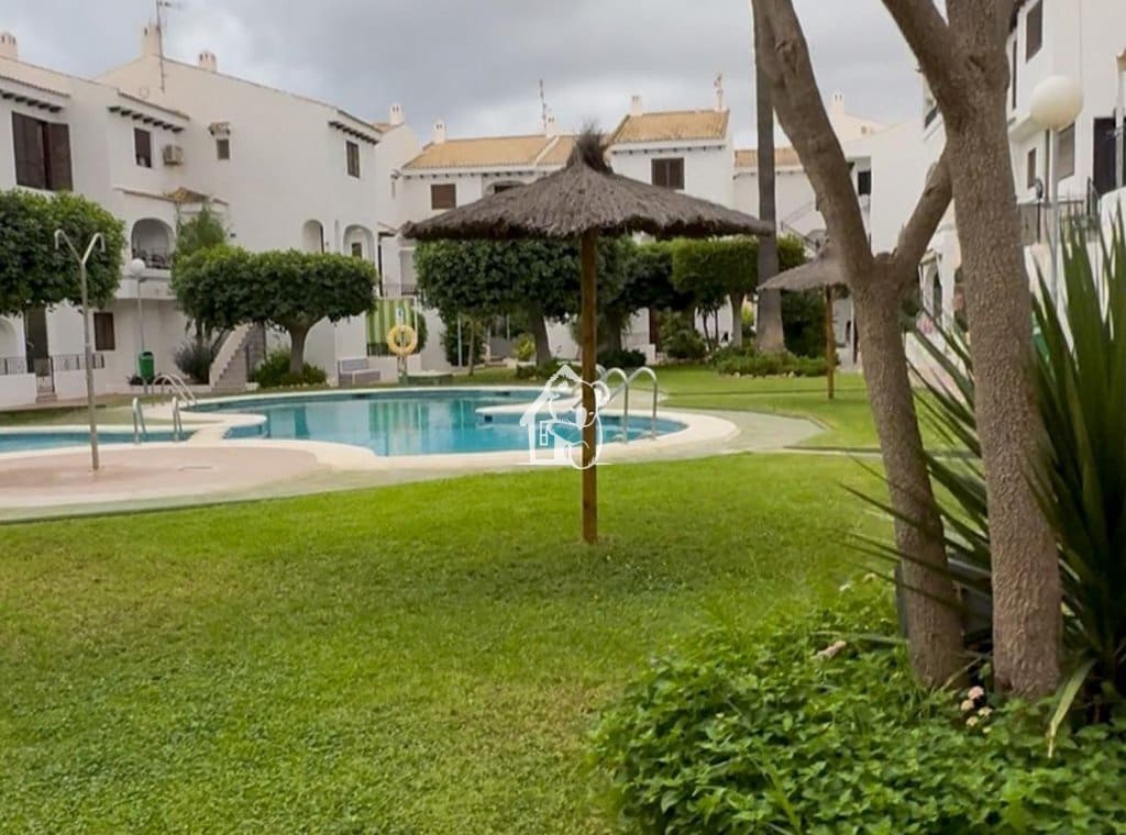 1 quarto Apartamento para arrendar em Playa Flamenca com piscina garagem - 950 € (Ref: 10085338)