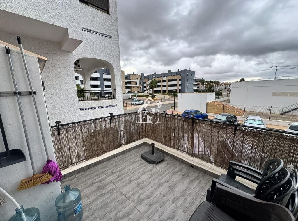 1 quarto Apartamento para arrendar em Playa Flamenca com piscina garagem - 950 € (Ref: 10085338)