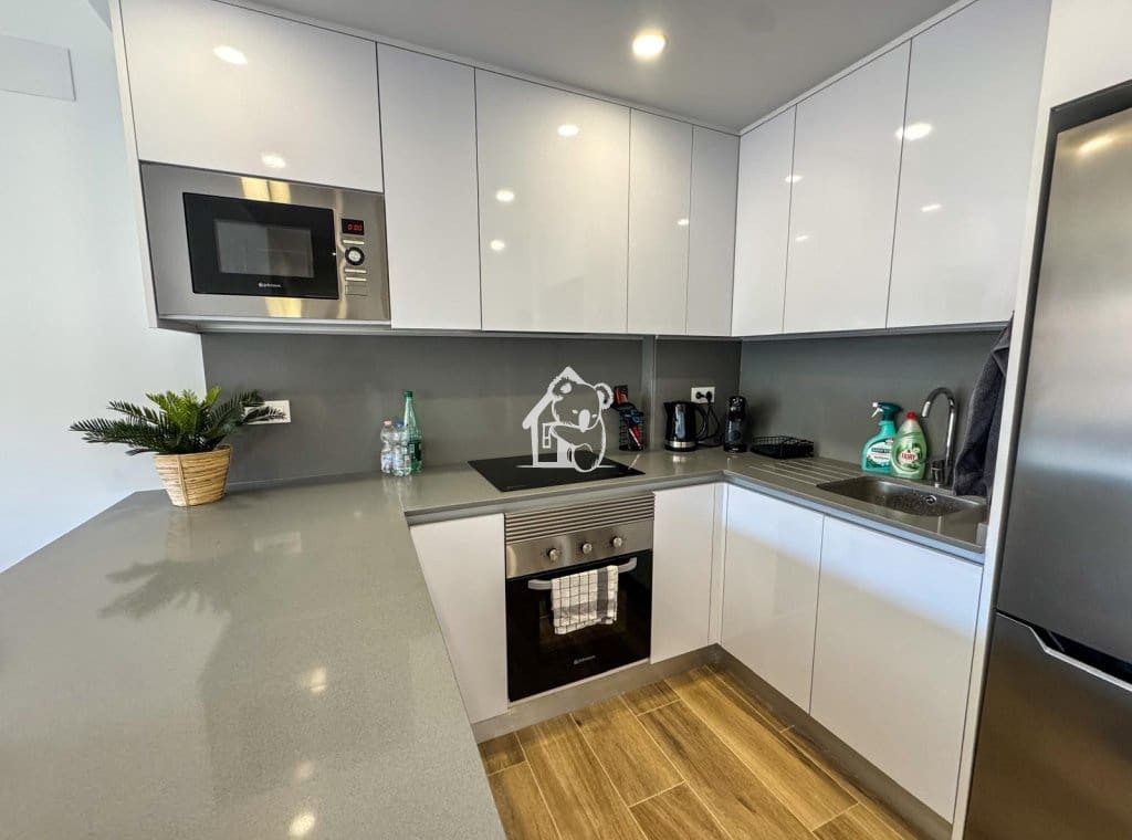 2 quarto Apartamento para arrendar em Villamartin com piscina garagem - 1 200 € (Ref: 10088788)