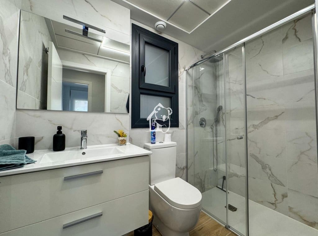 2 quarto Apartamento para arrendar em Villamartin com piscina garagem - 1 200 € (Ref: 10088788)