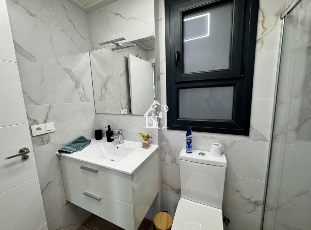 2 quarto Apartamento para arrendar em Villamartin com piscina garagem - 1 200 € (Ref: 10088788)