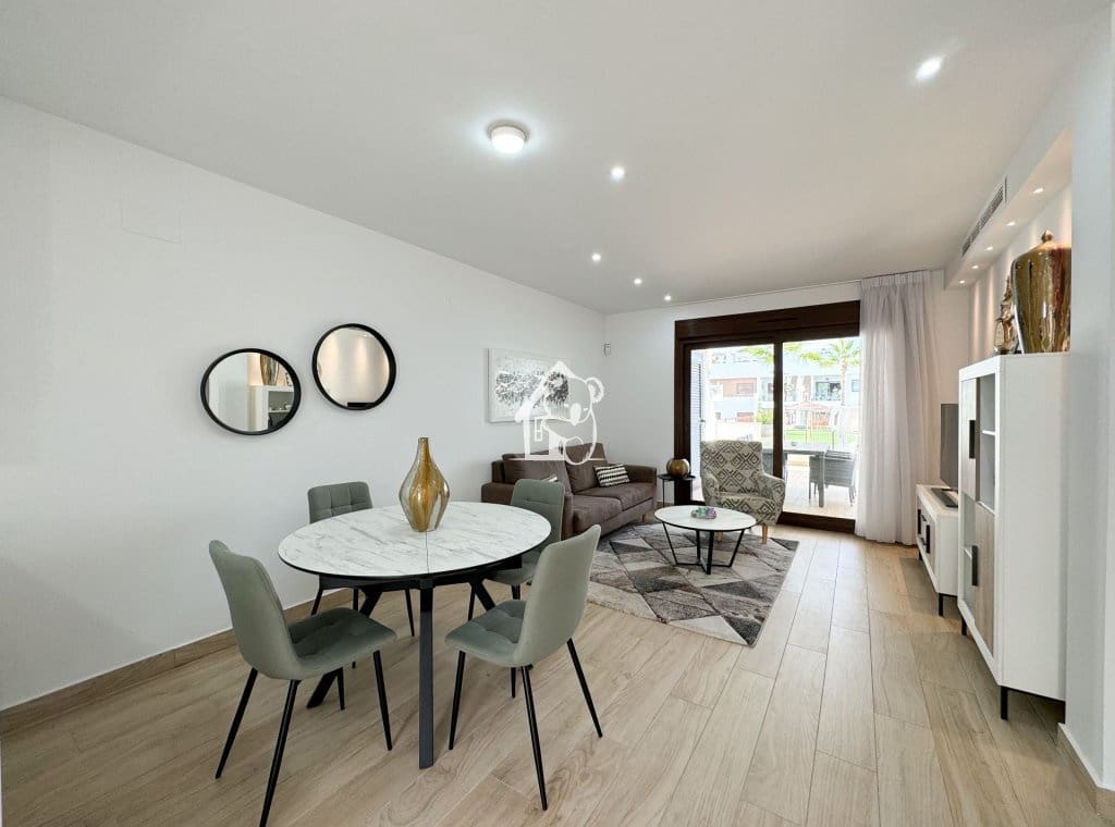 Bungalow de 2 chambres à louer à Torrevieja avec piscine - 1 450 € (Ref: 10097393)