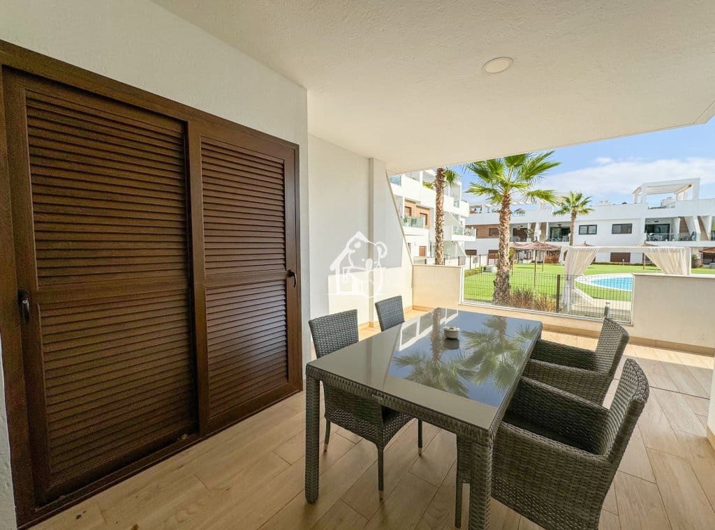 Bungalow de 2 chambres à louer à Torrevieja avec piscine - 1 450 € (Ref: 10097393)