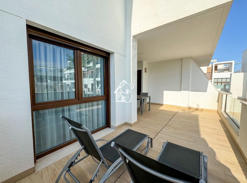 Bungalow de 2 chambres à louer à Torrevieja avec piscine - 1 450 € (Ref: 10097393)