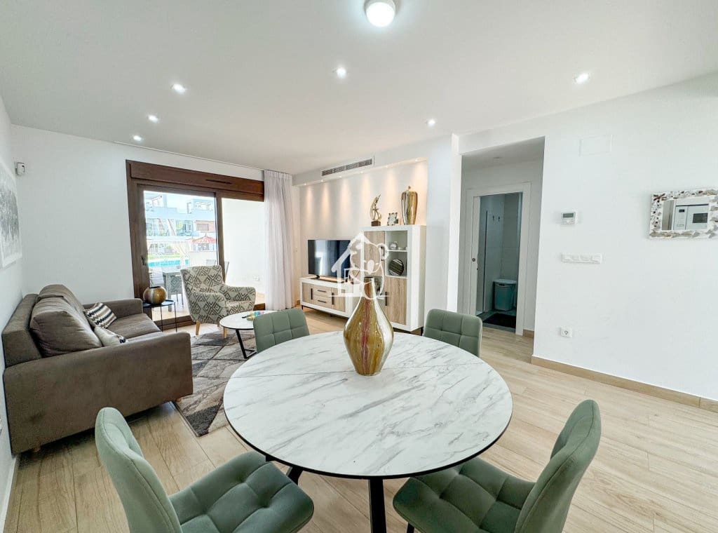 Bungalow de 2 chambres à louer à Torrevieja avec piscine - 1 450 € (Ref: 10097393)