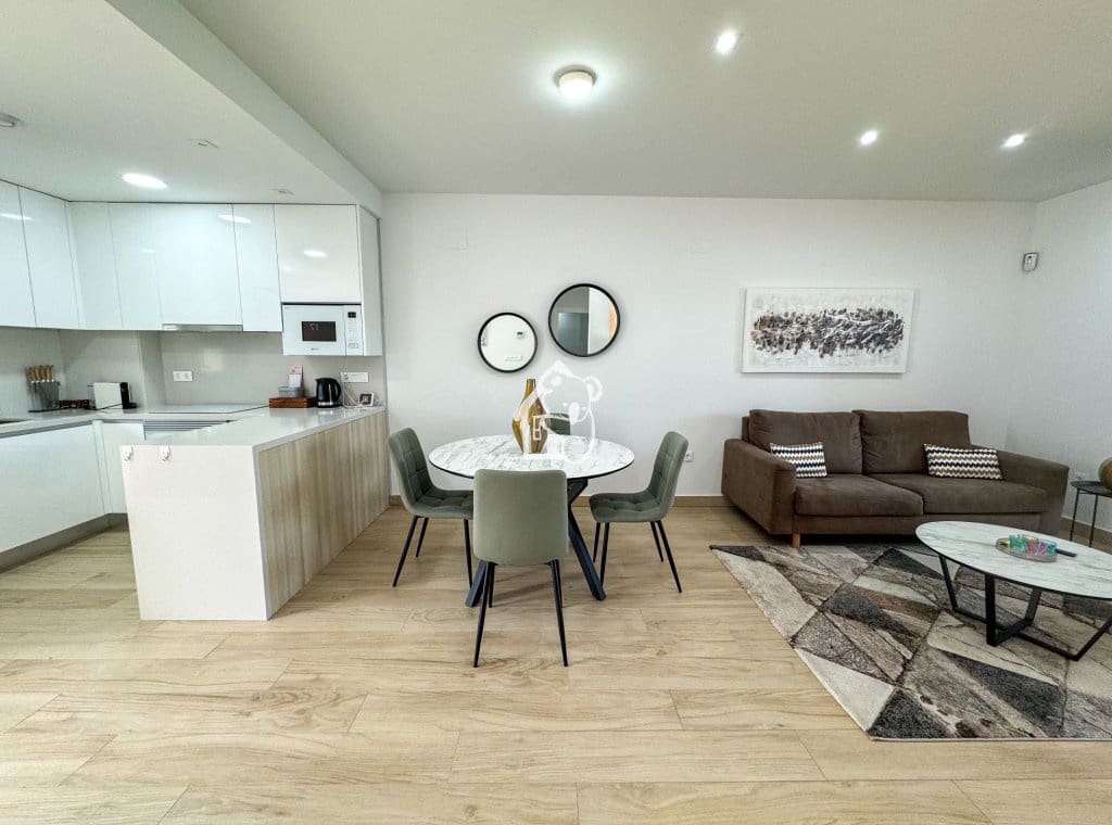 Bungalow de 2 chambres à louer à Torrevieja avec piscine - 1 450 € (Ref: 10097393)