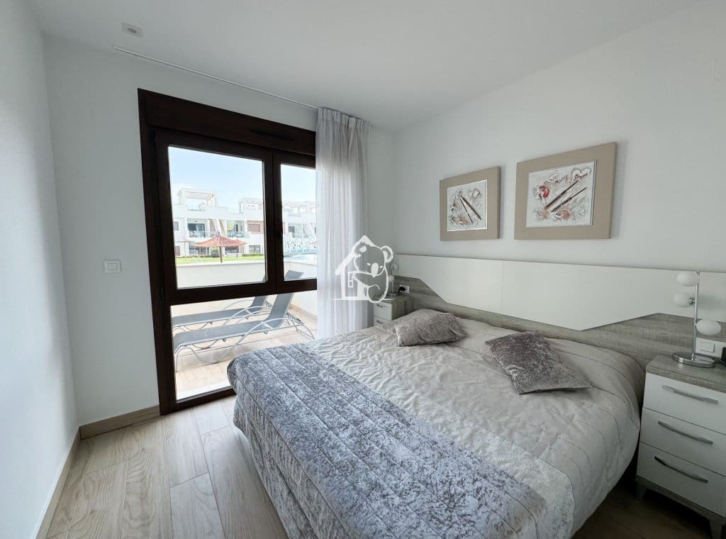 Bungalow de 2 chambres à louer à Torrevieja avec piscine - 1 450 € (Ref: 10097393)