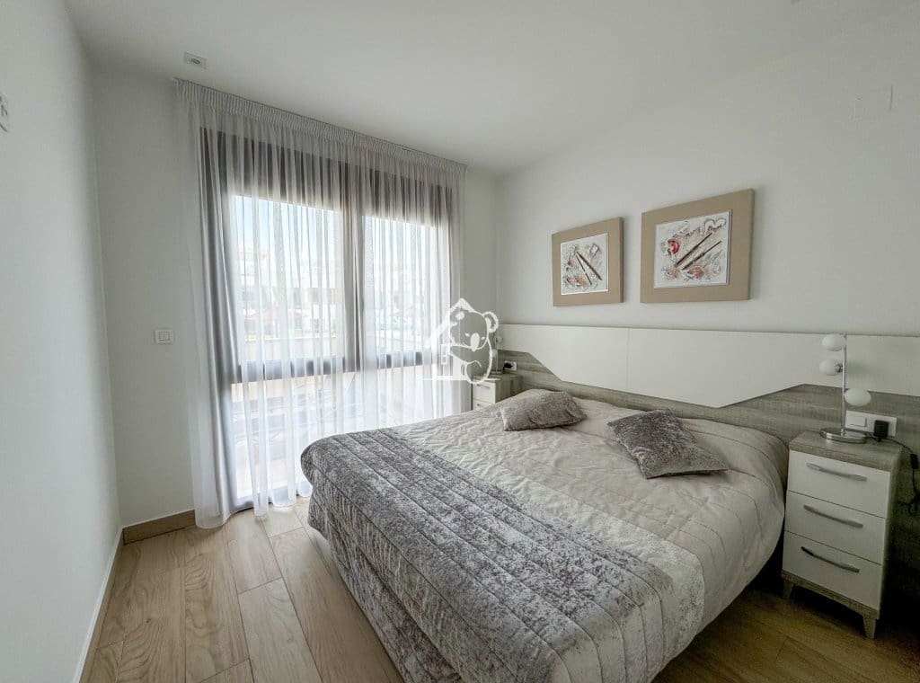 Bungalow de 2 chambres à louer à Torrevieja avec piscine - 1 450 € (Ref: 10097393)