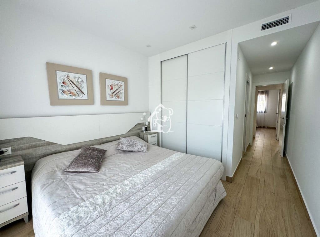 Bungalow de 2 chambres à louer à Torrevieja avec piscine - 1 450 € (Ref: 10097393)