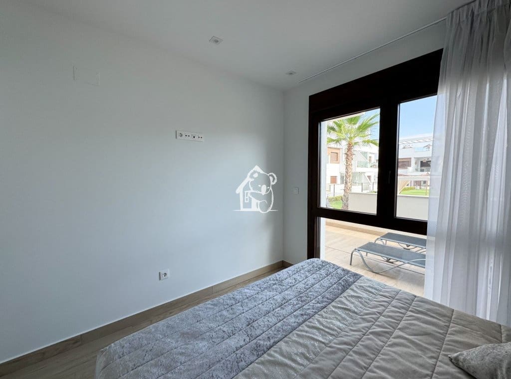 Bungalow de 2 chambres à louer à Torrevieja avec piscine - 1 450 € (Ref: 10097393)