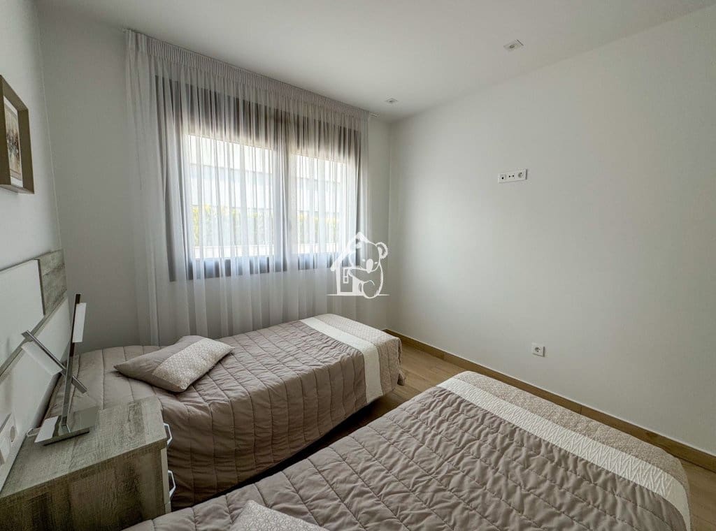 Bungalow de 2 chambres à louer à Torrevieja avec piscine - 1 450 € (Ref: 10097393)