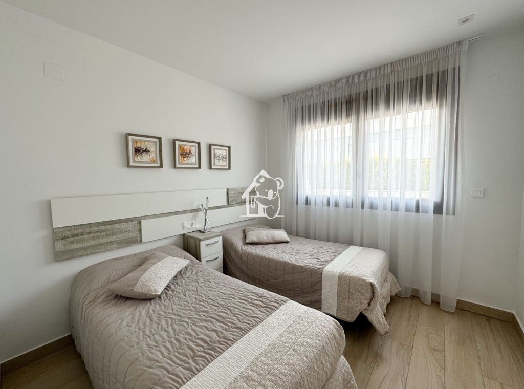 Bungalow de 2 chambres à louer à Torrevieja avec piscine - 1 450 € (Ref: 10097393)