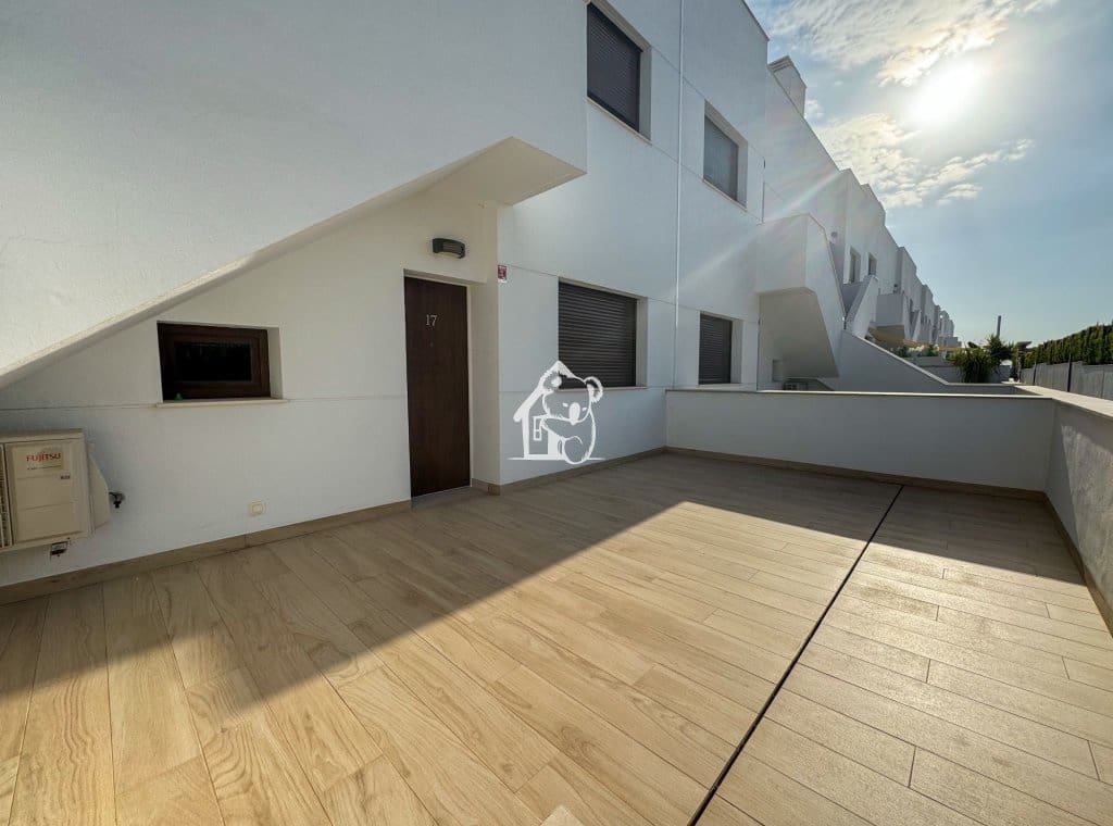 Bungalow de 2 chambres à louer à Torrevieja avec piscine - 1 450 € (Ref: 10097393)