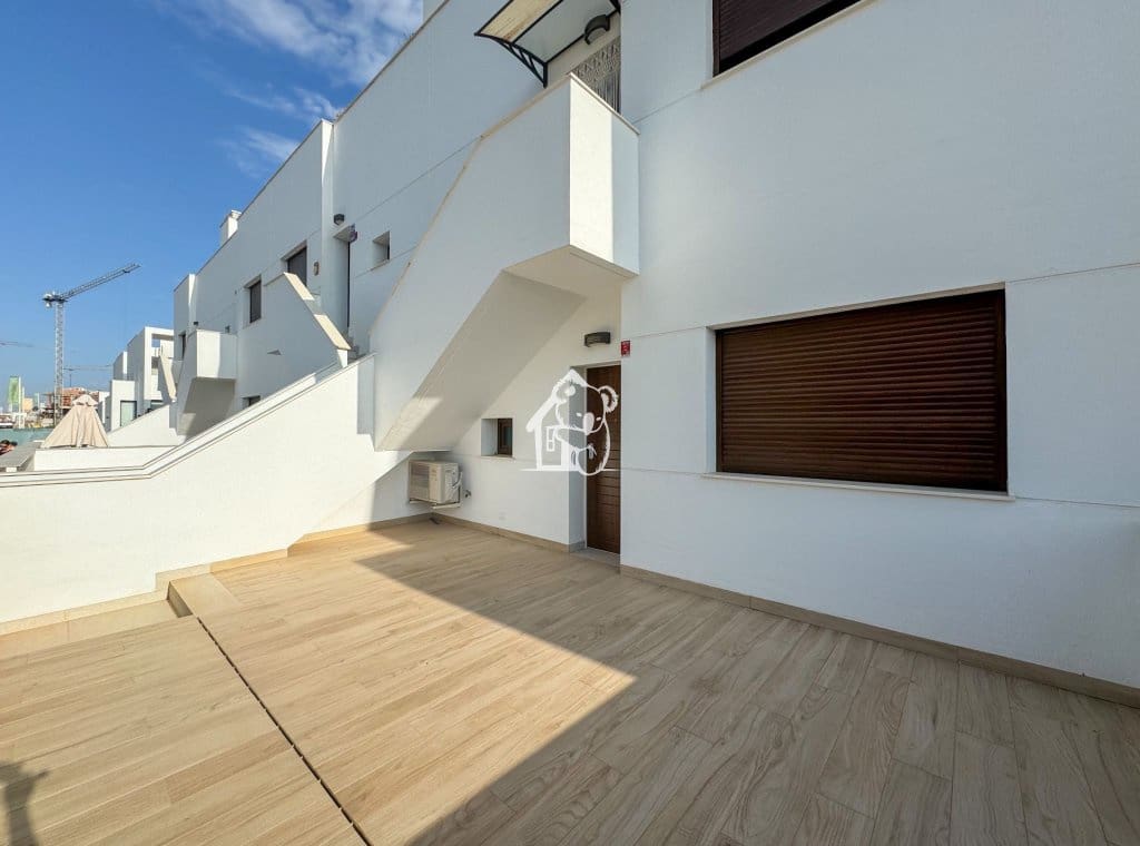 Bungalow de 2 chambres à louer à Torrevieja avec piscine - 1 450 € (Ref: 10097393)