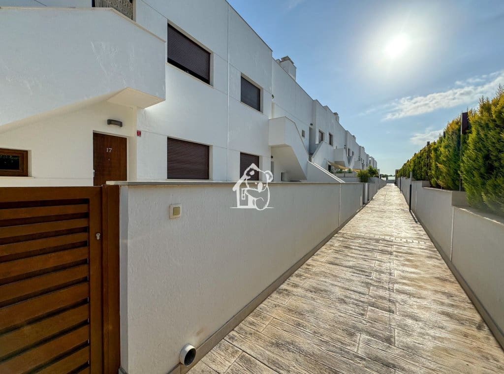 Bungalow de 2 chambres à louer à Torrevieja avec piscine - 1 450 € (Ref: 10097393)