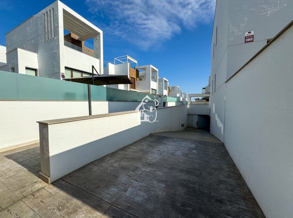 Bungalow de 2 chambres à louer à Torrevieja avec piscine - 1 450 € (Ref: 10097393)