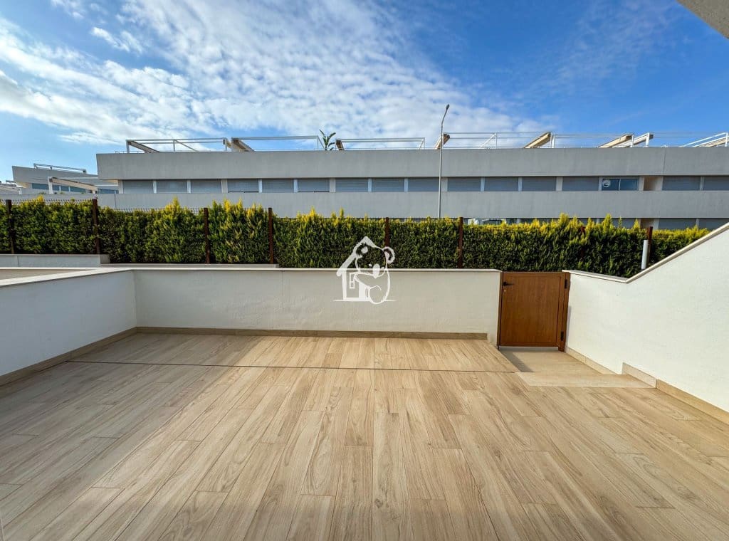 Bungalow de 2 chambres à louer à Torrevieja avec piscine - 1 450 € (Ref: 10097393)