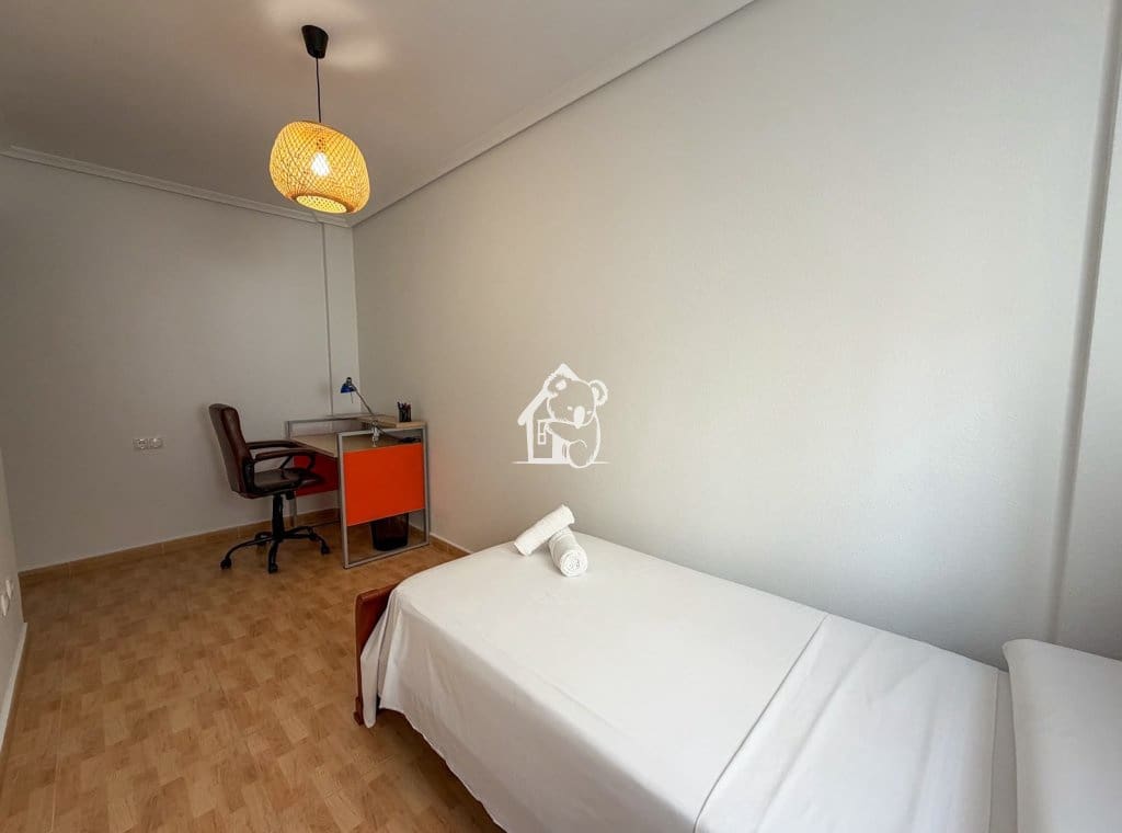 3 soverom Leilighet til leie i Torrevieja - € 1 000 (Ref: 10101299)