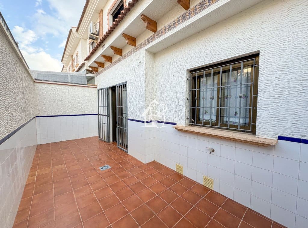 3 soveværelse Byhus til salg i San Miguel de Salinas med swimmingpool garage - € 239.000 (Ref: 10108831)