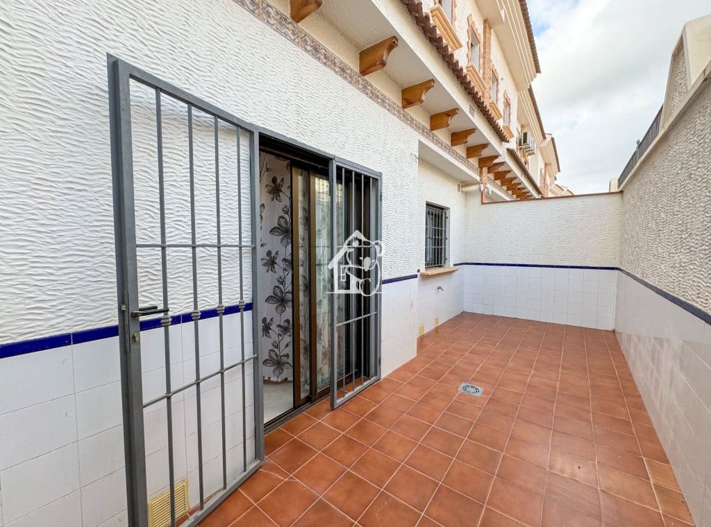 3 soveværelse Byhus til salg i San Miguel de Salinas med swimmingpool garage - € 239.000 (Ref: 10108831)