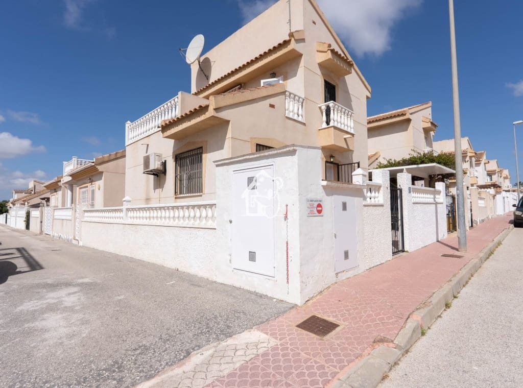 3 Zimmer Villa zu vermieten in Ciudad Quesada mit Pool - 1.200 € (Ref: 10114456)