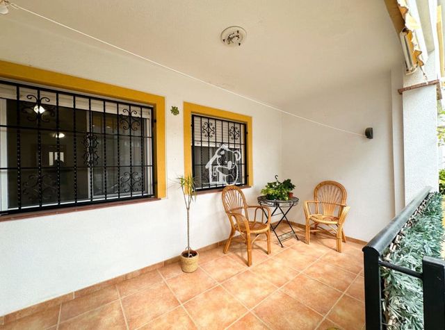 Bungalow de 2 habitaciones en La Campaneta, Orihuela en alquiler con piscina - 600 € (Ref: 10114458)