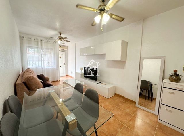 Bungalow de 2 habitaciones en La Campaneta, Orihuela en alquiler con piscina - 600 € (Ref: 10114458)